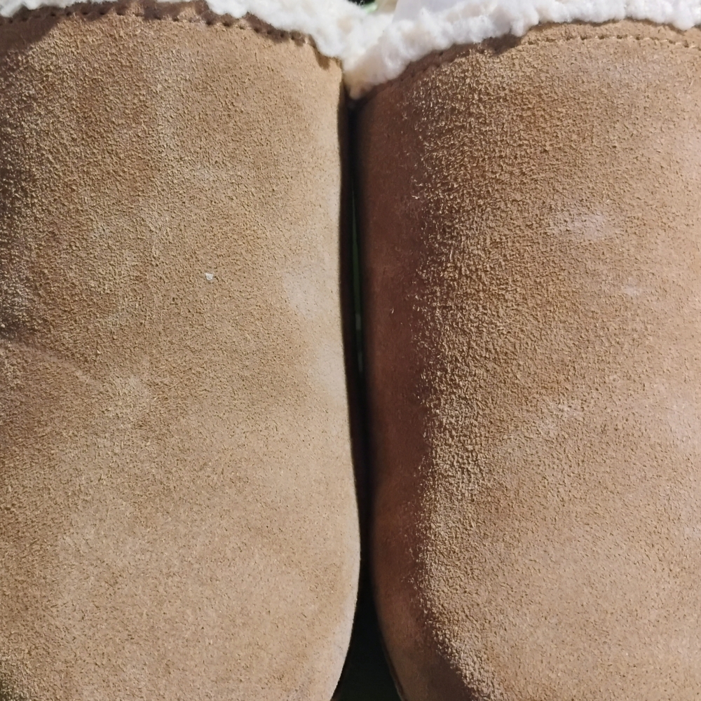 CROCS Women's Chestnut Suede-Look Shearling Clog Mules